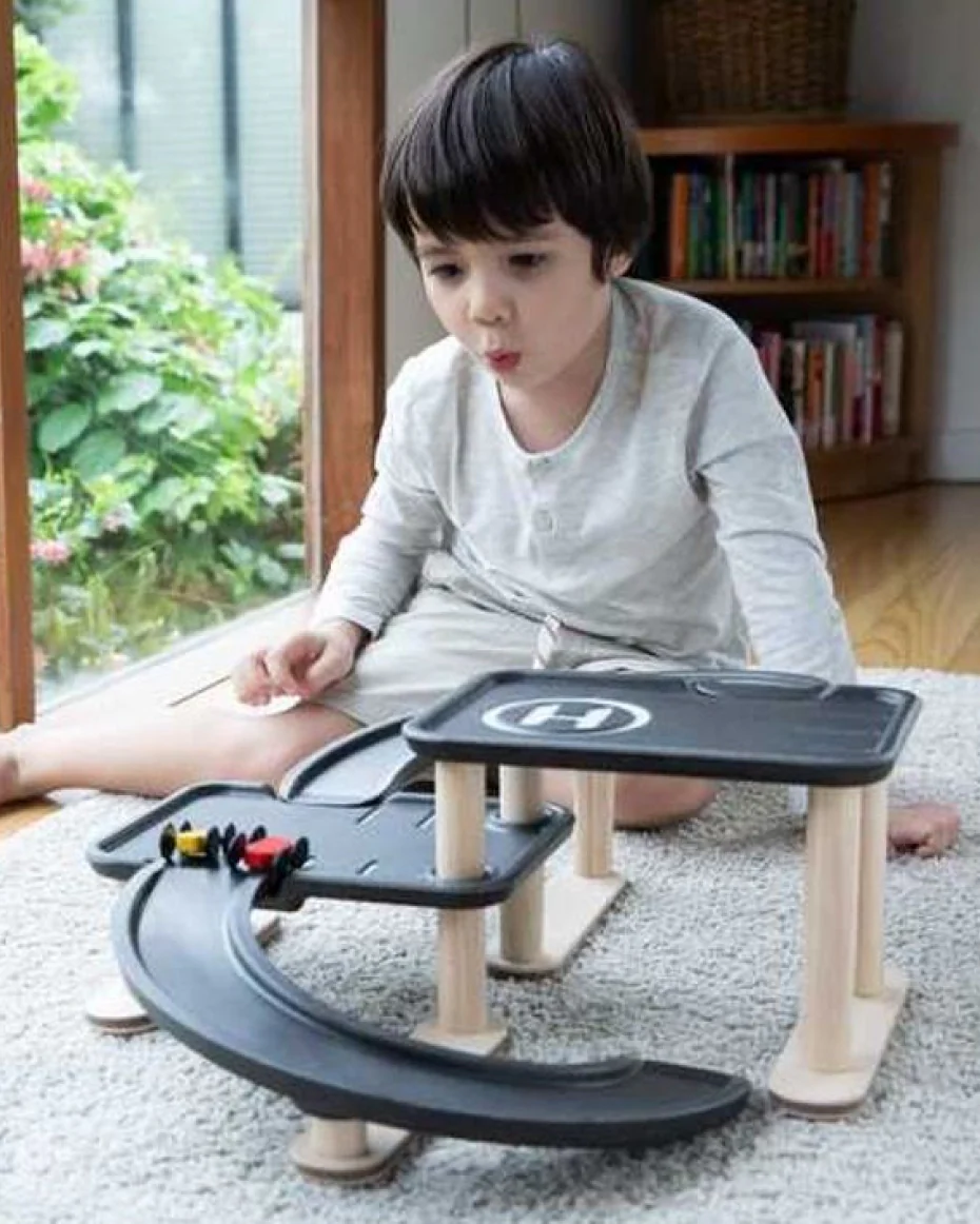 1426-race-n-play-parking-garage-4.webp Race N Play Parking Garage
