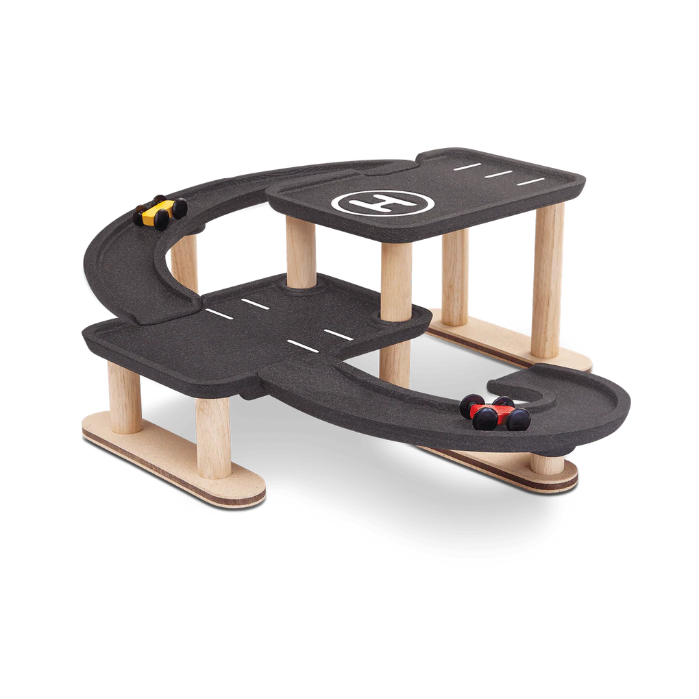 1426-race-n-play-parking-garage-5.webp Race N Play Parking Garage