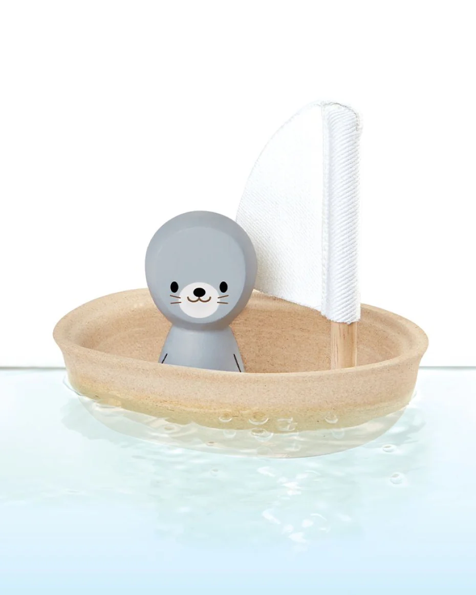 665-seal-sailing-boat-3.webp Seal Sailing Boat